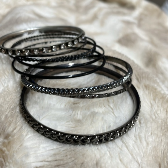 Set of dark colored bracelets (9) - Picture 7 of 7